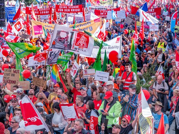 DGB - Aktionstag für unseren Sozialstaat - "Hart verdient! Deine Arbeit. Deine Gesundheit.Deine Rente. Nürnberg, Kundgebung Kornmarkt